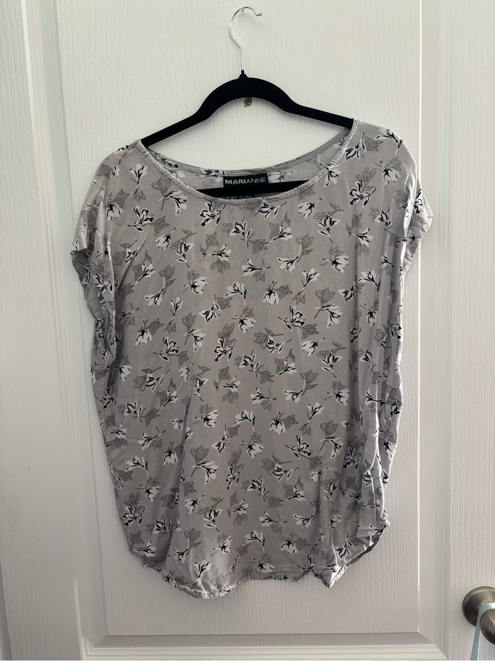 Arianne Light Gray Floral Short Sleeve Blouse